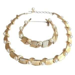 Vintage 1950s Crown Trifari Faux Pearl & Gold Tone Demi-Parure Set